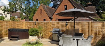 Homely Cottage near Paultons Park with hot tub