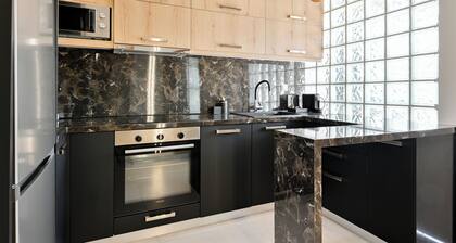 Suite 3 – Elegant & Serene Hideaway I September15 Suites