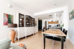 Deluxe Apartment, Lake View | Dining room