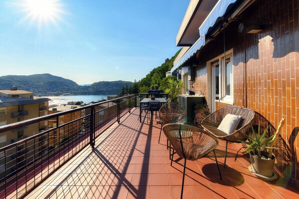 Deluxe Apartment, Lake View | Terrace/patio
