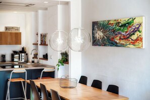 Deluxe Apartment, Lake View | Dining room