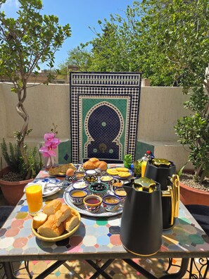Free daily local cuisine breakfast - Riad Sidi (Fes)