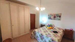 Casa clásica, 2 habitaciones | 9 habitaciones, muebles diferentes y ropa de cama