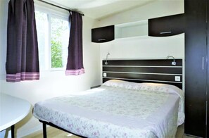Comfort Mobile Home, 3 Bedrooms | 9 bedrooms, individually furnished, bed sheets