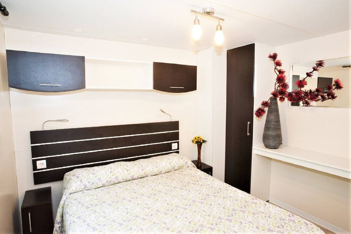 Classic Mobile Home, 3 Bedrooms | 9 bedrooms, individually furnished, bed sheets