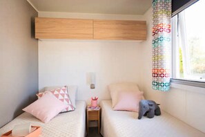 2 bedrooms, individually furnished, bed sheets - Caravan Park Camping L"air Marin, Vias-plage (Vias)