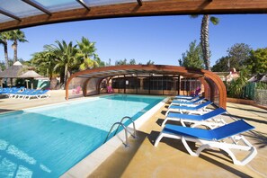 Casa móvil clásica, 2 habitaciones | Piscina | Una piscina al aire libre, una piscina climatizada