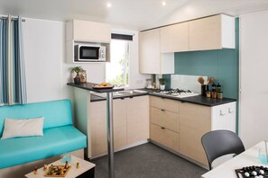 Mobile Classic-Unterkunft, 2 Schlafzimmer | Wohnzimmer