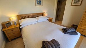 2 habitaciones, tabla de planchar con plancha, cuna de viaje y wifi