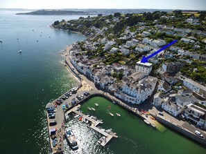 Marina - Crows Nest - sleeps 4 guests  in 2 bedrooms (St Mawes)