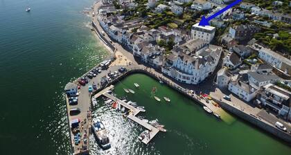 Crows Nest - sleeps 4 guests in 2 bedrooms