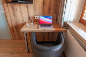 Zimmersafe, Schreibtisch, kostenloses WLAN