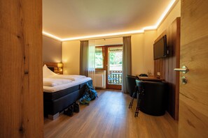 خزنة داخل الغرفة ومكتب وواي فاي مجانًا