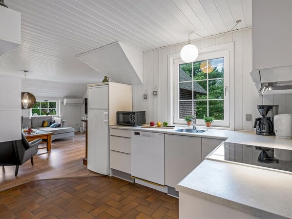 Fridge, dishwasher, cookware/dishes/utensils