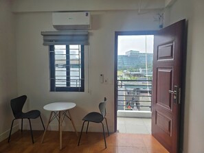 Standard Studio, Balcony, City View | Free WiFi, bed sheets - HB Apartment Me Tri (Nam Tu Liem)