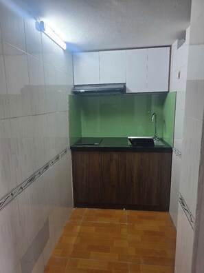Standard Studio, Balcony, City View | Private kitchen - HB Apartment Me Tri (Nam Tu Liem)