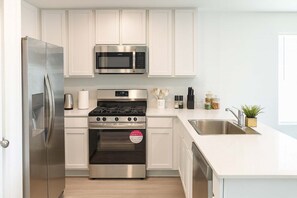 Fridge, microwave, oven, stovetop - @ Marbella Lane - Tranquil Escape in Texas Pines (Splendora)