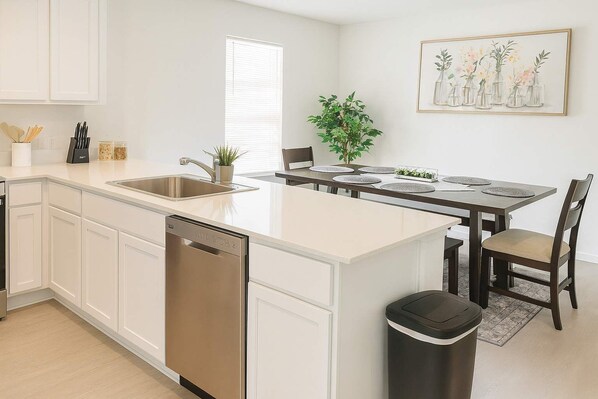 Fridge, microwave, oven, stovetop - @ Marbella Lane - Tranquil Escape in Texas Pines (Splendora)