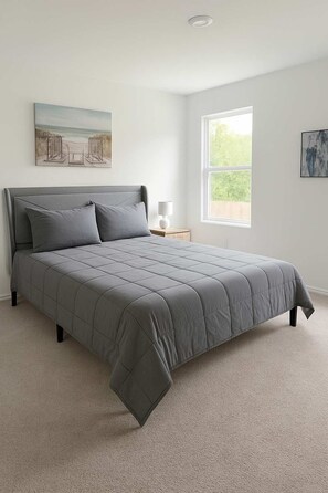 4 bedrooms, desk, iron/ironing board, free WiFi - @ Marbella Lane - Tranquil Escape in Texas Pines (Splendora)