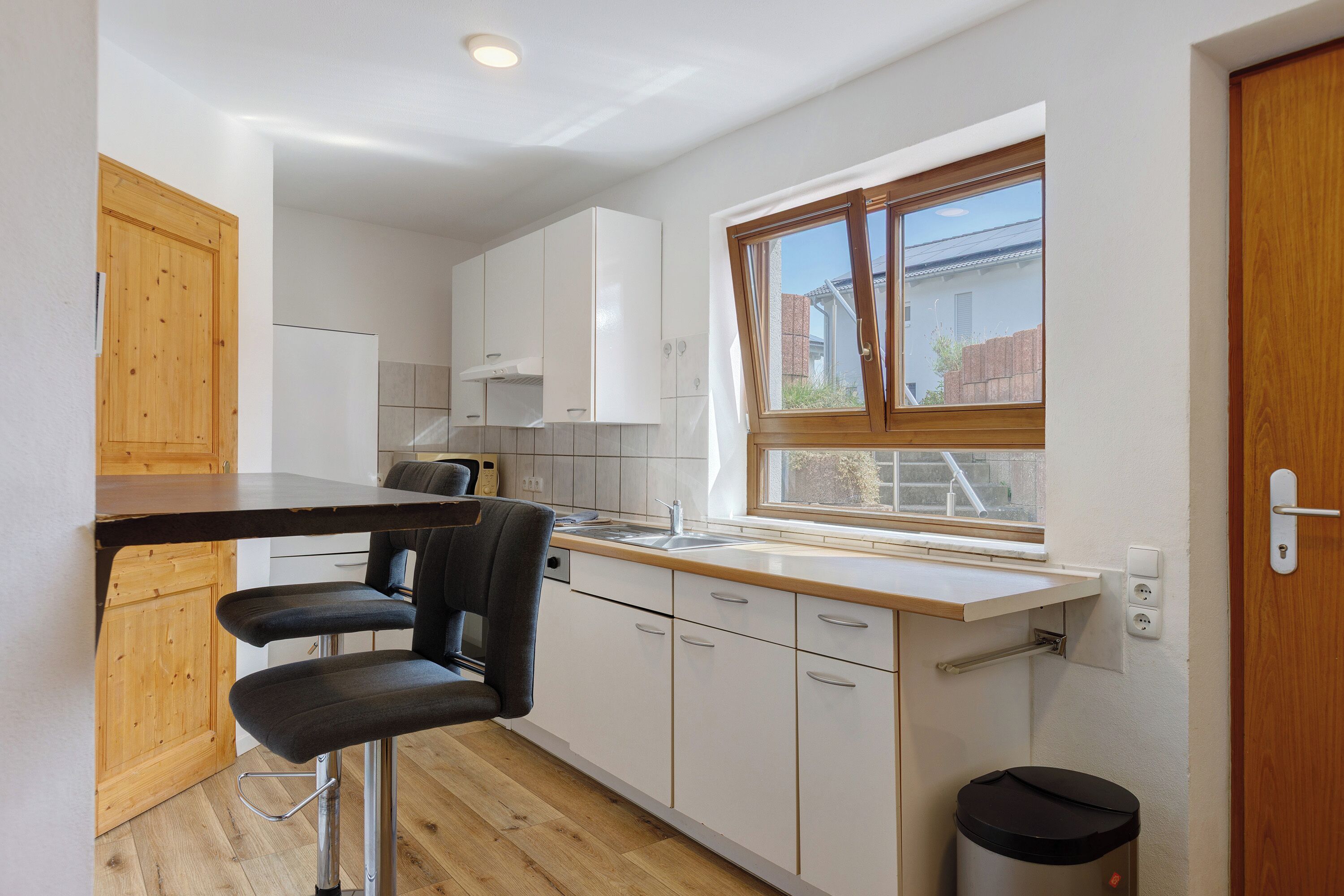 Réfrigérateur, four, plaque de cuisson, cafetière/bouilloire