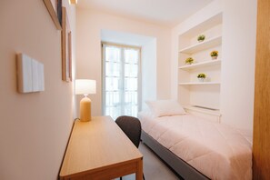 2 chambres, fer et planche à repasser, Wi-Fi, draps fournis