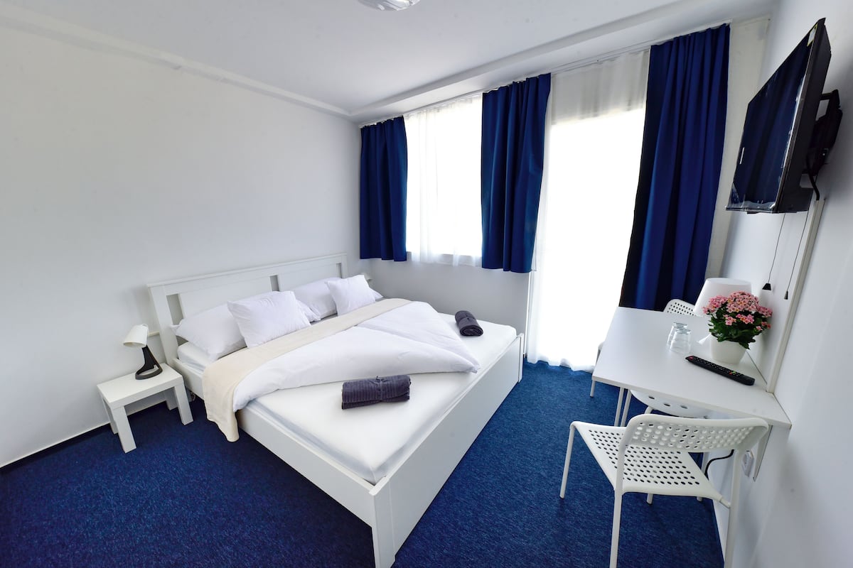 Desk, free WiFi, bed sheets