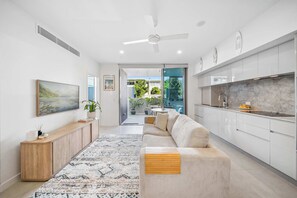 TV, books - Azzure Haven—Resort-style Living by Bokarina Beach (Mooloolaba Region)