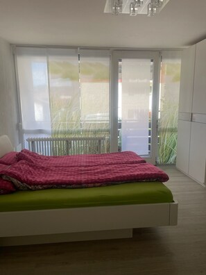 WiFi, bed sheets