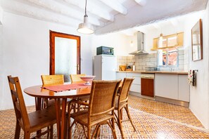 Dining - Holiday Home 'Linda' with Private Terrace, Balcony and Wi-Fi (Traiguera)