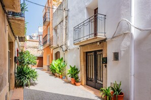 Exterior - Holiday Home 'Linda' with Private Terrace, Balcony and Wi-Fi (Traiguera)