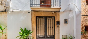 Holiday Home 'Linda' with Private Terrace, Balcony and Wi-Fi