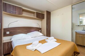 Deluxe Mobile Home, 3 Bedrooms | 6 bedrooms, individually furnished - Mobile Homes Rosemary in Camping Strasko, Novalja (Novalja)