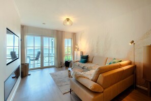 TV, music library, stereo - Modern vacation apartment with fantastic sea view - Villa Vilmblick No. 21 (Putbus OT Lauterbach)
