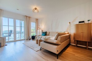 Fernseher, Musikbibliothek, Stereoanlage