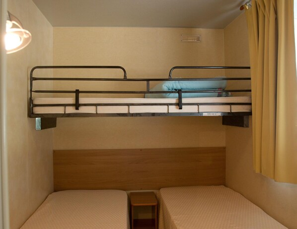 Husvogn – classic, 3 soverom | 2 soverom, individuelt innredet og sengetøy