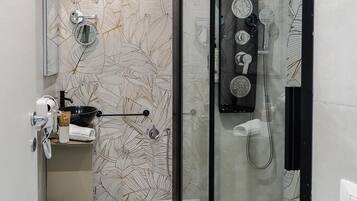 Chambre Confort, vue ville | Salle de bain