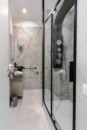 Comfort Room, City View | Bathroom - Vatican LeM affittacamere (Rome)