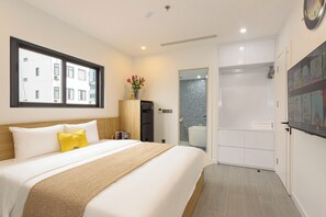 Desk, laptop workspace, blackout curtains, soundproofing - Myrcella Apartment  (Ha Noi)