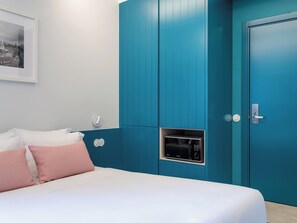 Studio | Premium bedding, minibar, in-room safe, individually decorated - LSA Alvalade by Numa (Lisbon)