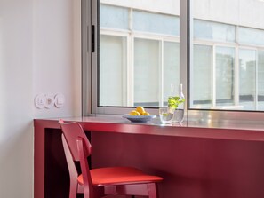 Studio supérieur, vue sur la ville | Literie de qualité, coffre-fort, rideaux d’obscurcissement