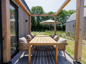 Outdoor dining - Stay in comfort in this modern, recently built holiday home with a beautiful view of the water from (Oude-Tonge)