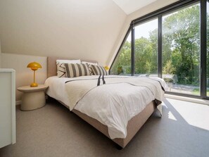 3 bedrooms - Stay in comfort in this modern, recently built holiday home with a beautiful view of the water from (Oude-Tonge)