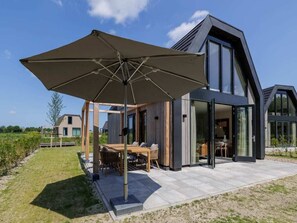 Outdoor dining - Stay in comfort in this modern, recently built holiday home with a beautiful view of the water from (Oude-Tonge)
