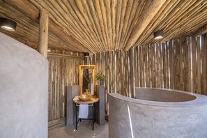 毛巾、肥皂、洗髮精、衛生紙