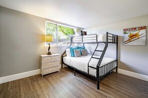2 bedrooms, iron/ironing board, travel cot, free WiFi