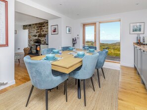 Dining - The Cottage is great for families and friends. (Isle of Lewis)