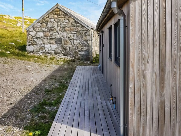 Property grounds - The Cottage is great for families and friends. (Isle of Lewis)