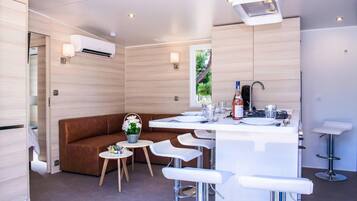 Comfort Mobile Home, 3 Bedrooms | Living room