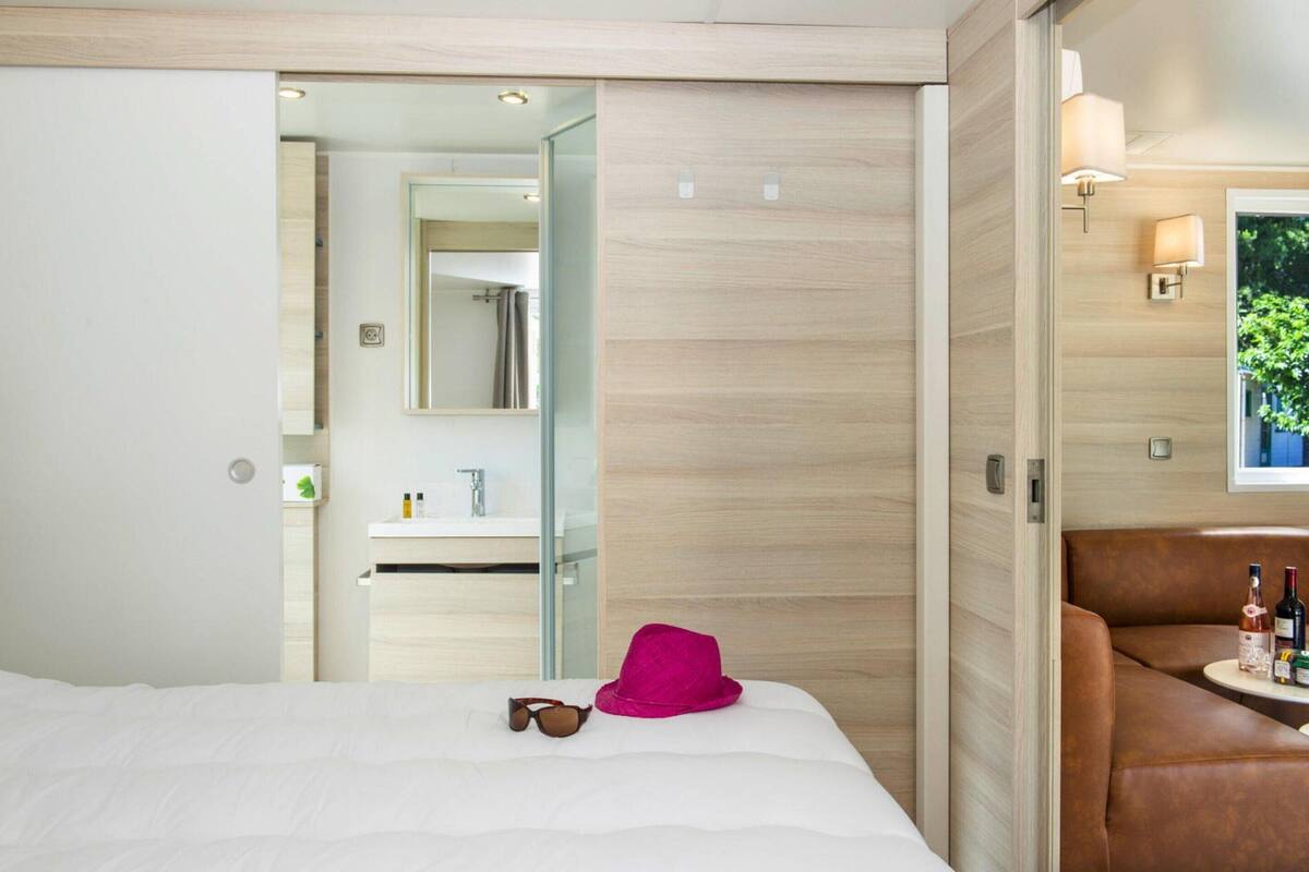 Mobile Deluxe-Unterkunft, 2 Schlafzimmer | 12 Schlafzimmer, individuell eingerichtet