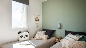 Deluxe Mobile Home, 3 Bedrooms | 14 bedrooms, individually furnished - Mobile Home in Bessan With Terrace (Bessan)